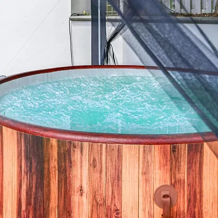 Gorgeous In With Swimming Pool *